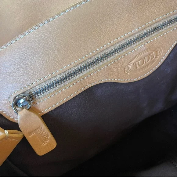 Tod’s D Bag Handbag - Camel / Tan Leather Shoulder Bag